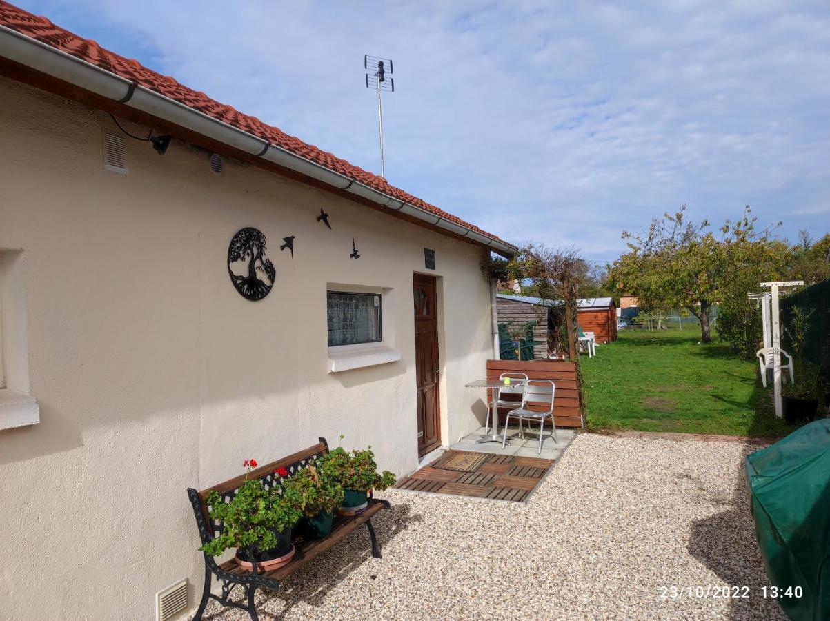 בית הארחה לאמוט-בוברון 	Tranquillite & Independance Au Coeur De La Sologne מראה חיצוני תמונה